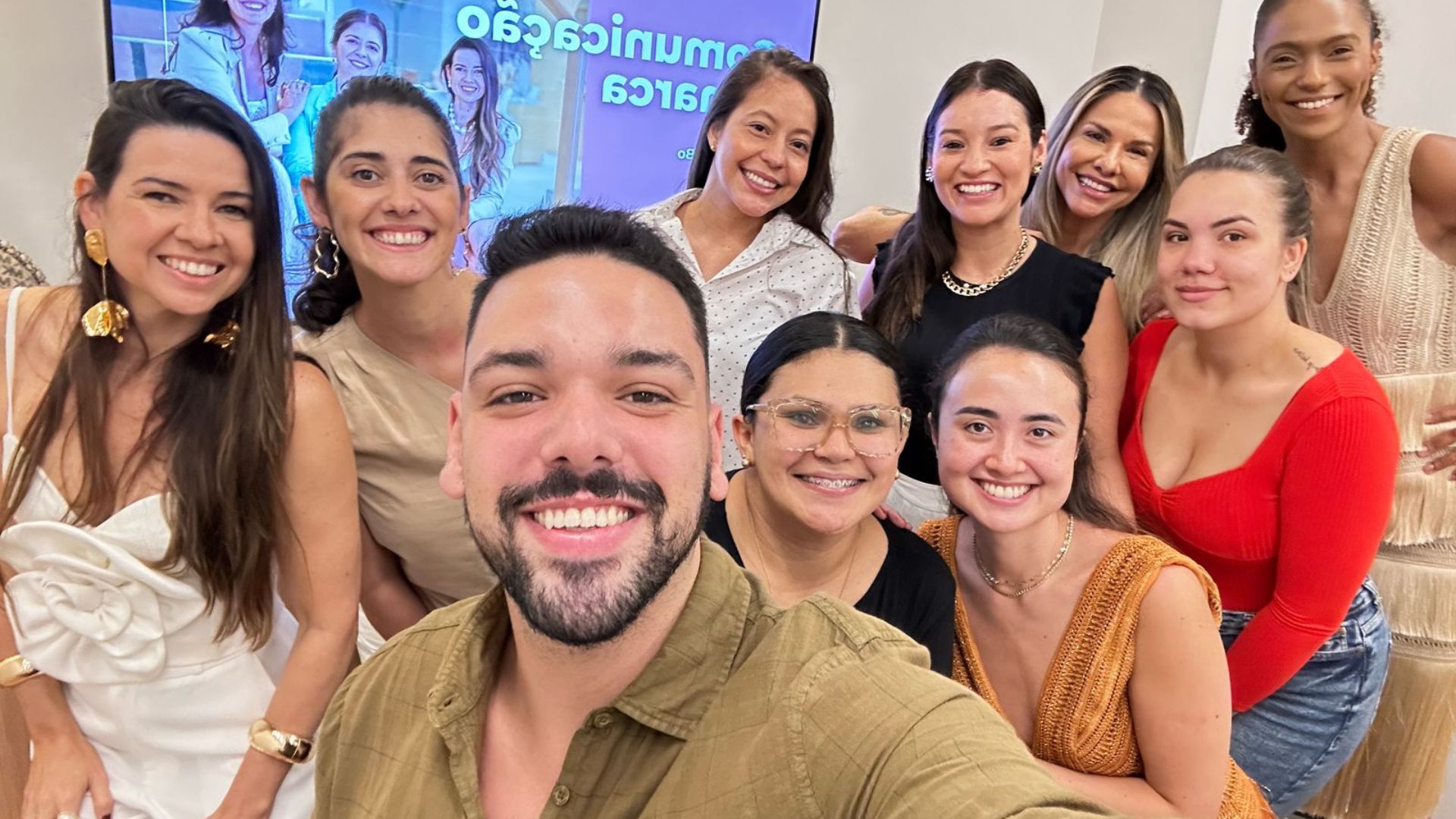 Treinamento de Comunicação Verbal e Não-Verbal para Consultores e Colaboradores da PatBo Flagship Store