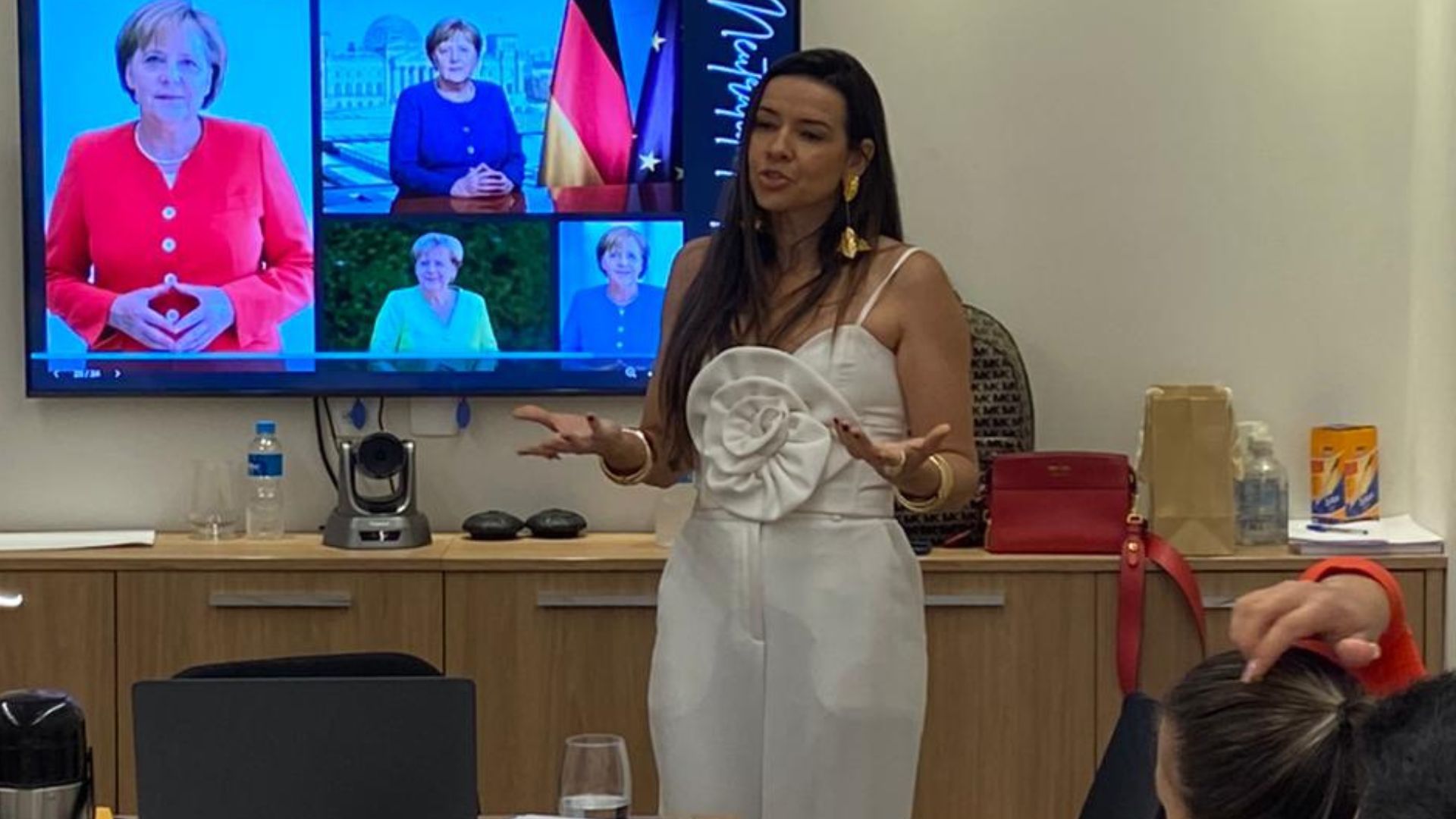 Treinamento de Comunicação Verbal e Não-Verbal para Consultores e Colaboradores da PatBo Flagship Store